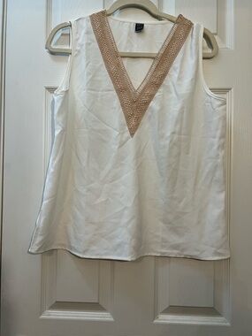 🦋SHEIN White Tank Top with Beige Crochet V-Neck size large